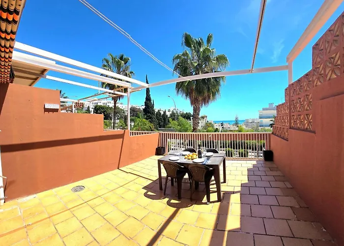 Fran Coastal Elegance Stylish With Sea Views And Seasonal Pool, Large Terrace By Namaste Elite Lägenhet Torremolinos