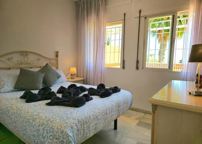 Fran Coastal Elegance Stylish With Sea Views And Seasonal Pool, Large Terrace By Namaste Elite Lägenhet