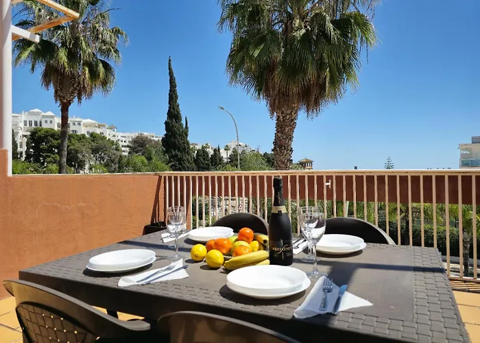 Fran Coastal Elegance Stylish With Sea Views And Seasonal Pool, Large Terrace By Namaste Elite Torremolinos