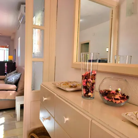 Fran Coastal Elegance Stylish With Sea Views And Seasonal Pool, Large Terrace By Namaste Elite Torremolinos