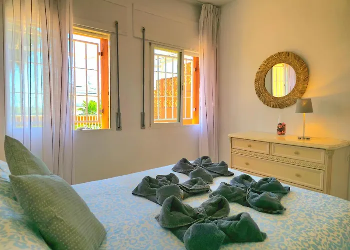 Fran Coastal Elegance Stylish With Sea Views And Seasonal Pool, Large Terrace By Namaste Elite Torremolinos