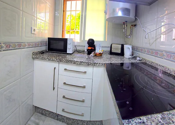 Apartamento Fran Coastal Elegance Stylish With Sea Views And Seasonal Pool, Large Terrace By Namaste Elite Torremolinos